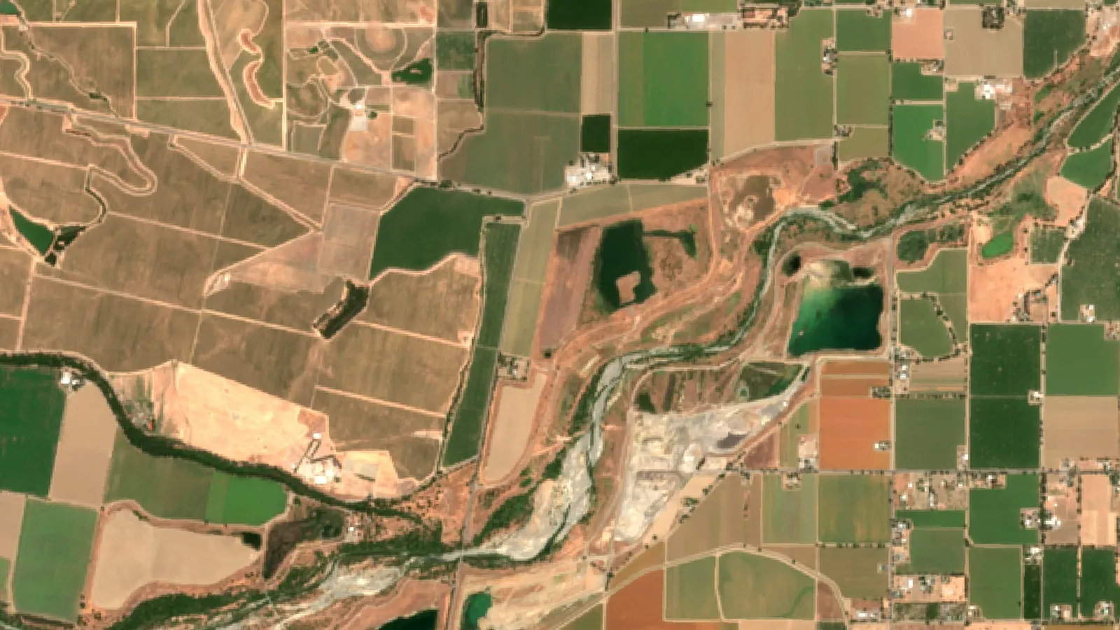 Tomato Farming Tips For Beginners: 7 Ways To Succeed 1 Sentinel-2 Satellite View Of Tomato And Row-Crop Fields Near Woodland, Yolo County, California